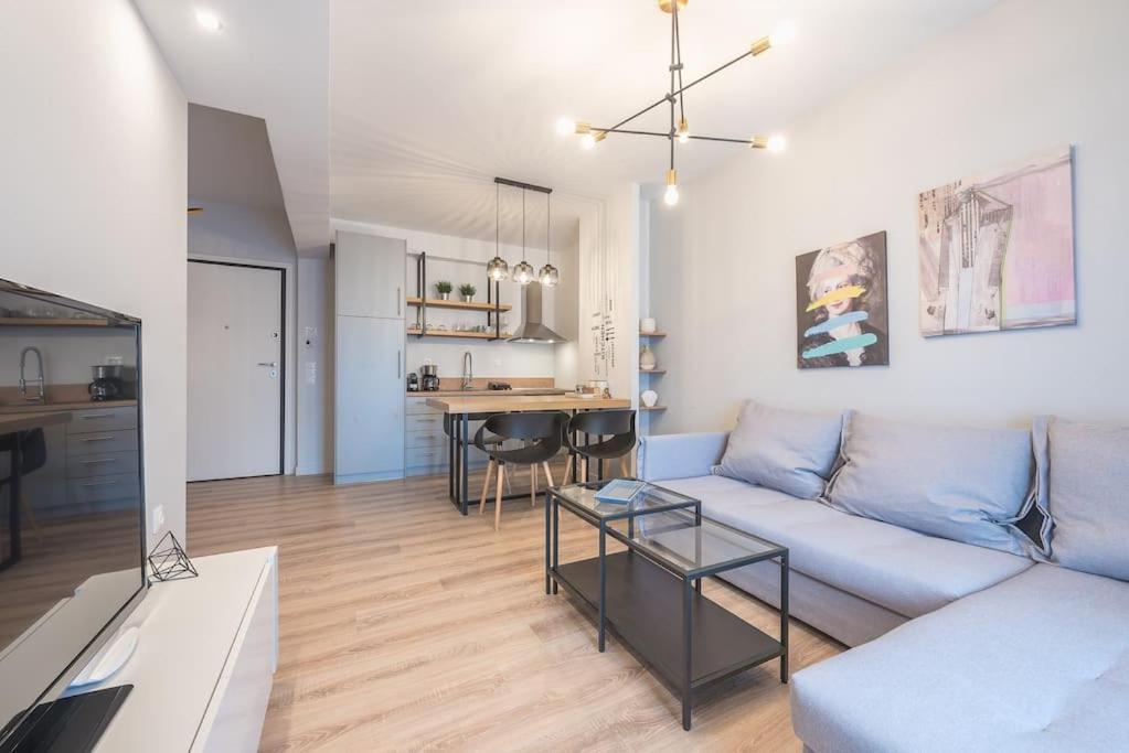 Modern Apartment *